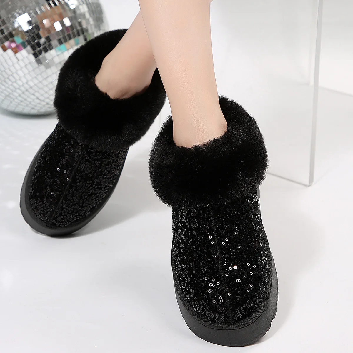 Thick Bottom Warm Snow Boots 2026 Women Winter Thickened Warm Sequin Cotton Shoes Comfortable Outdoor Casual Fur Shoes