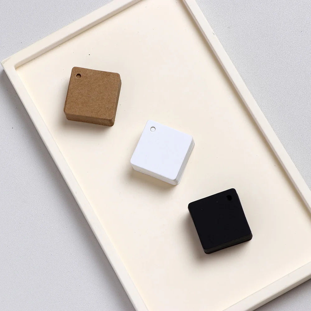 2,5 Stück 2,5 x cm weiß schwarz braun leer quadratisch hängende Etiketten anhänger Papier Display Pappe für Schmuck DIY Verpackung Lieferungen