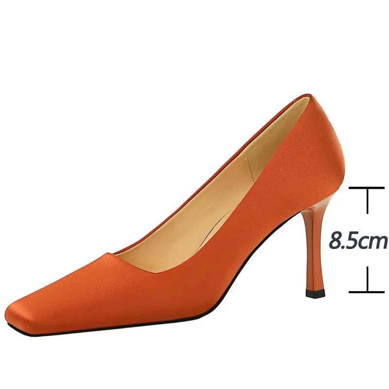 2025SS TRIANGLE BASIC PUMPS