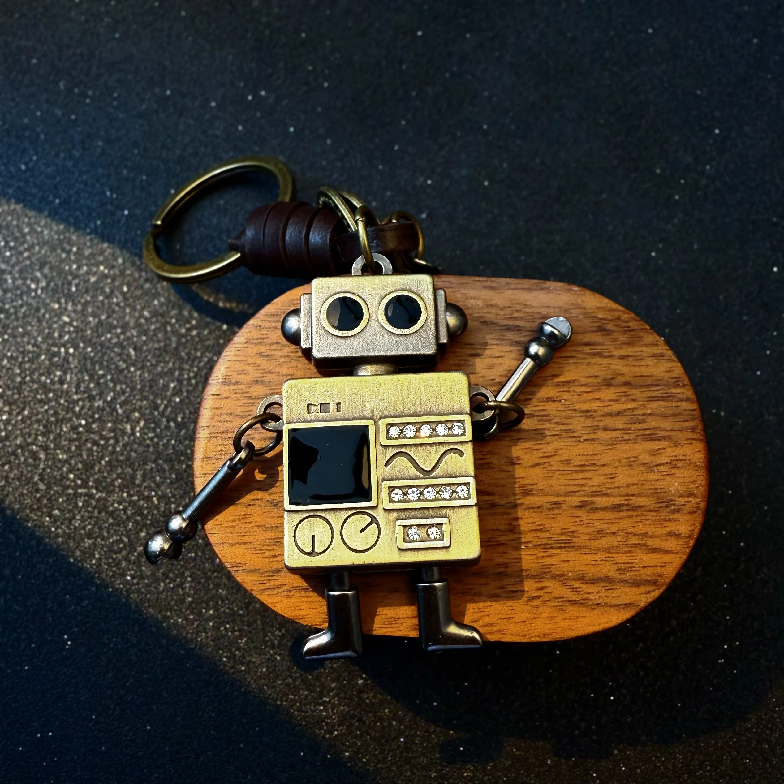 Steampunk kleiner Roboter Schlüsselanhänger Retro Punk Gothic Edgy Schlüsselanhänger Rindsleder kreative Taschenanhänger süße Accessoires Unisex Geschenk – Detail 7