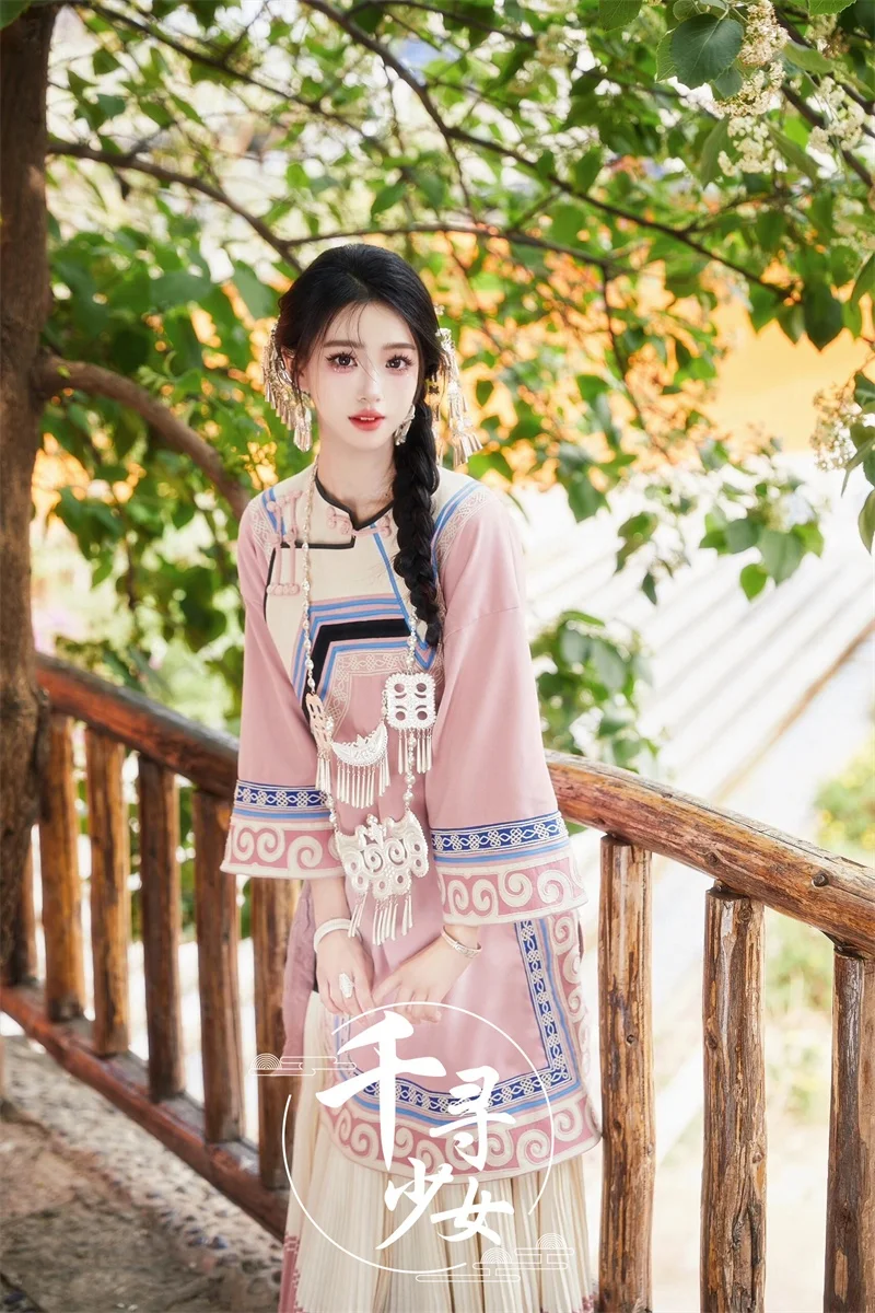 새로운 스타일 Yi 민족 여성 패션 사진 의류 소수 그룹 피닉스 고대 도시 카메라 촬영 의상 소녀를위한