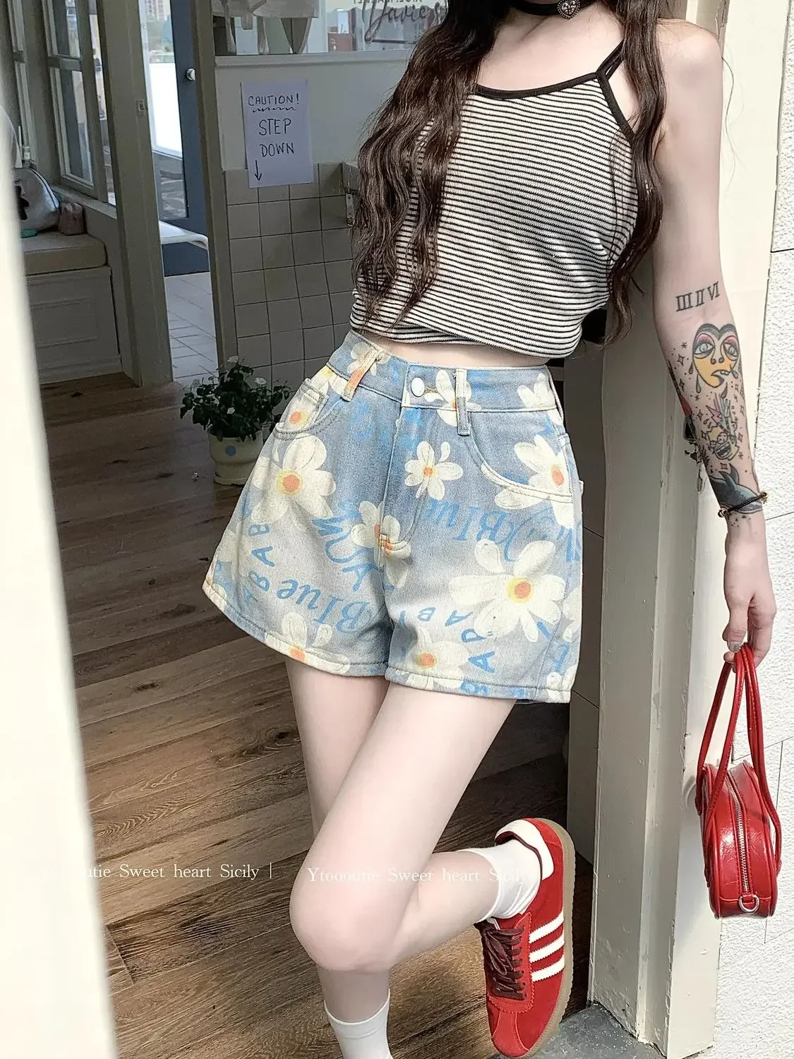 

Design sense printing denim shorts pants pants female summer new niche high waist loose thin straight wide leg pants 2024