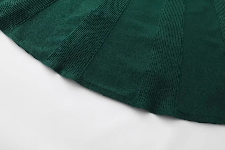 Skirt color detail