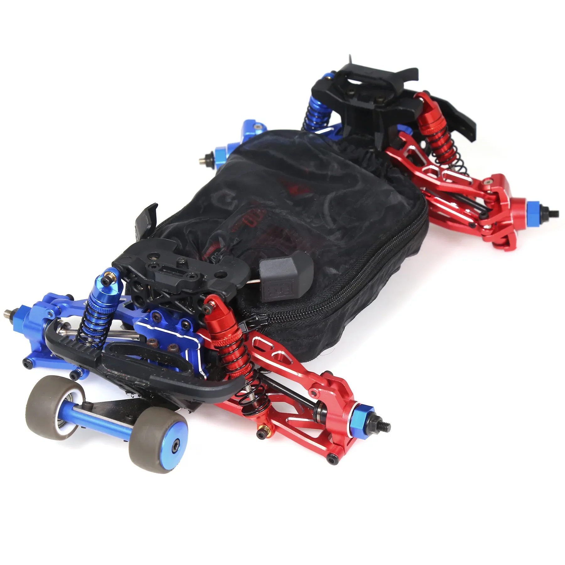 Vue rapprochée de la housse de protection châssis pour voiture RC 1/18 ARRMA, avec coutures renforcées et découpes précises.
