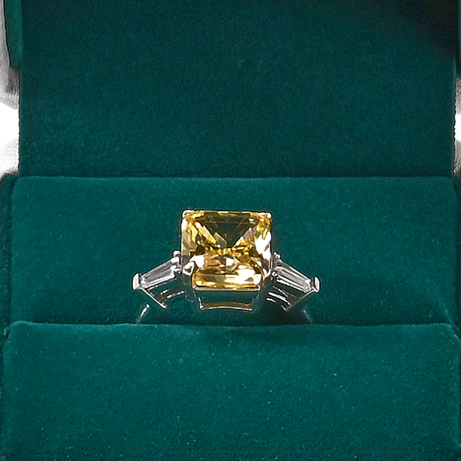 Oirlv Luxury Jewelry Gift Box for Women - Elegant Green & White Design