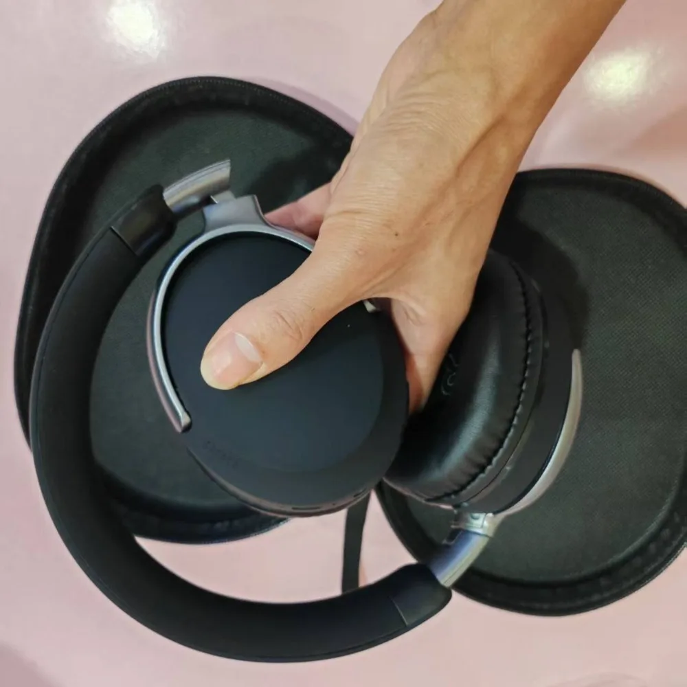 Universal Bose QC65 Bluetooth Headphones – Foldable with Mic & Case 2