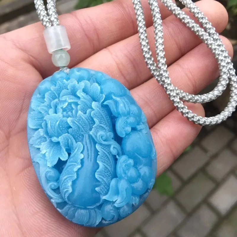 

Natural Tianhe Stone Cabbage Pendant Glacier Blue Palace Wind 100 Square Wealth Exquisite Pendants