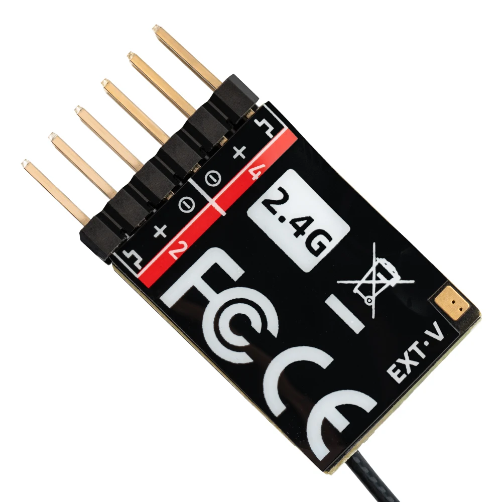 Récepteur RadioMaster ER4 PWM ExpressLRS avec antennes déployées, idéal pour drone, avion ou voiture RC