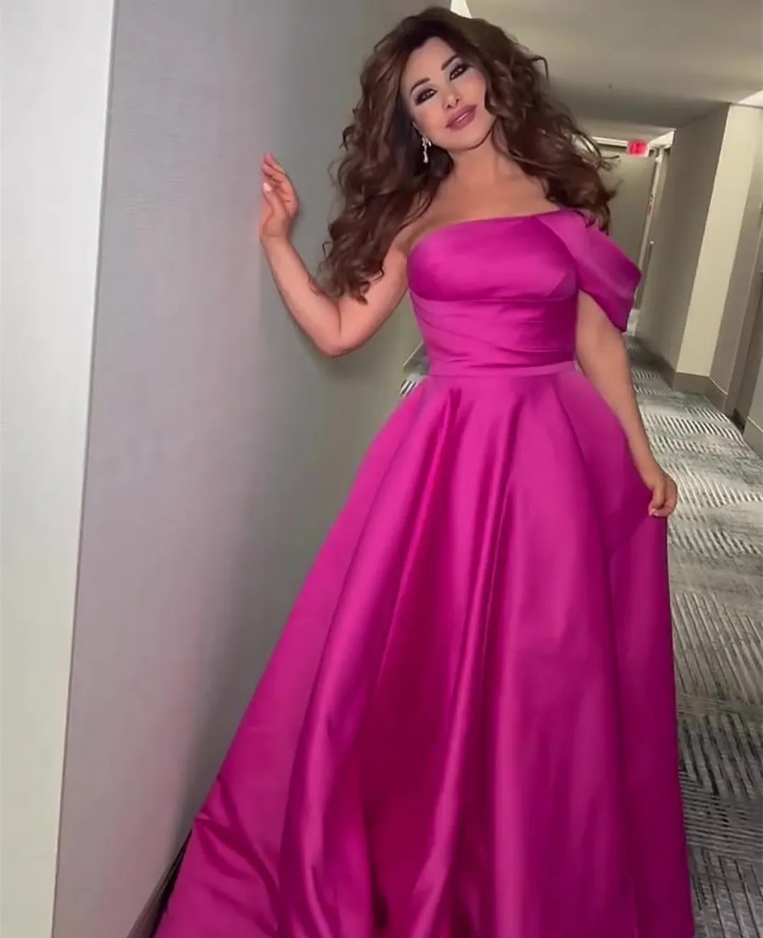 

Vintage Long Satin One Shoulder Evening Dress With Pockets A-Line Pleated Zipper Back Floor Length Formal Party Dress for Women