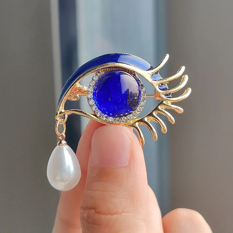 

202 4New Cartoon Retro Pearl Pin Baroque Gold Brooches for Women