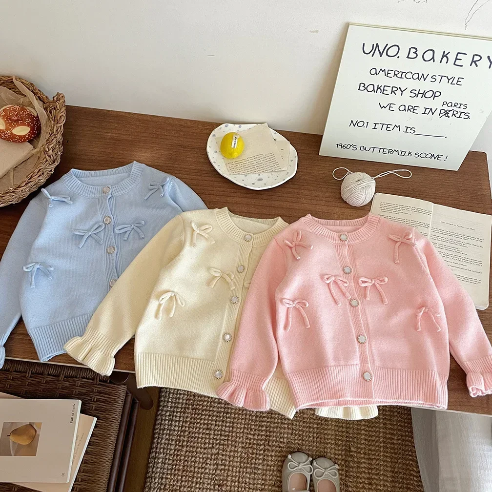 Ropa para niños 2024 Otoño e Invierno nuevo artículo niñas cárdigan de punto con lazo suéter chaqueta lindo bebé dulce Top moda - Imagen 2