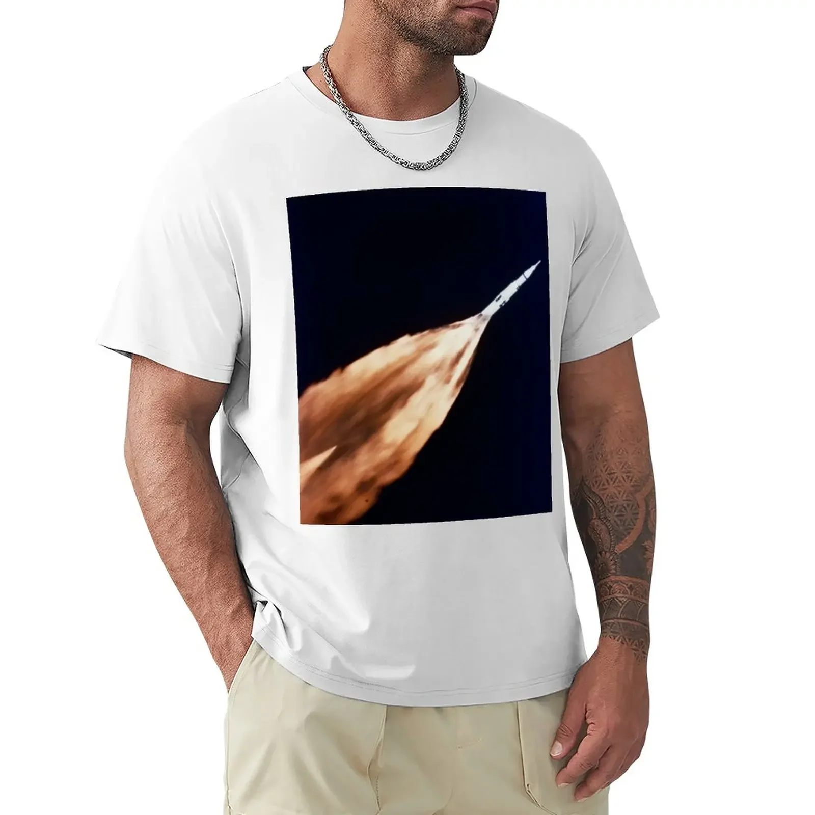 T-Shirt Con Telecamera Di Localizzazione Saturn V