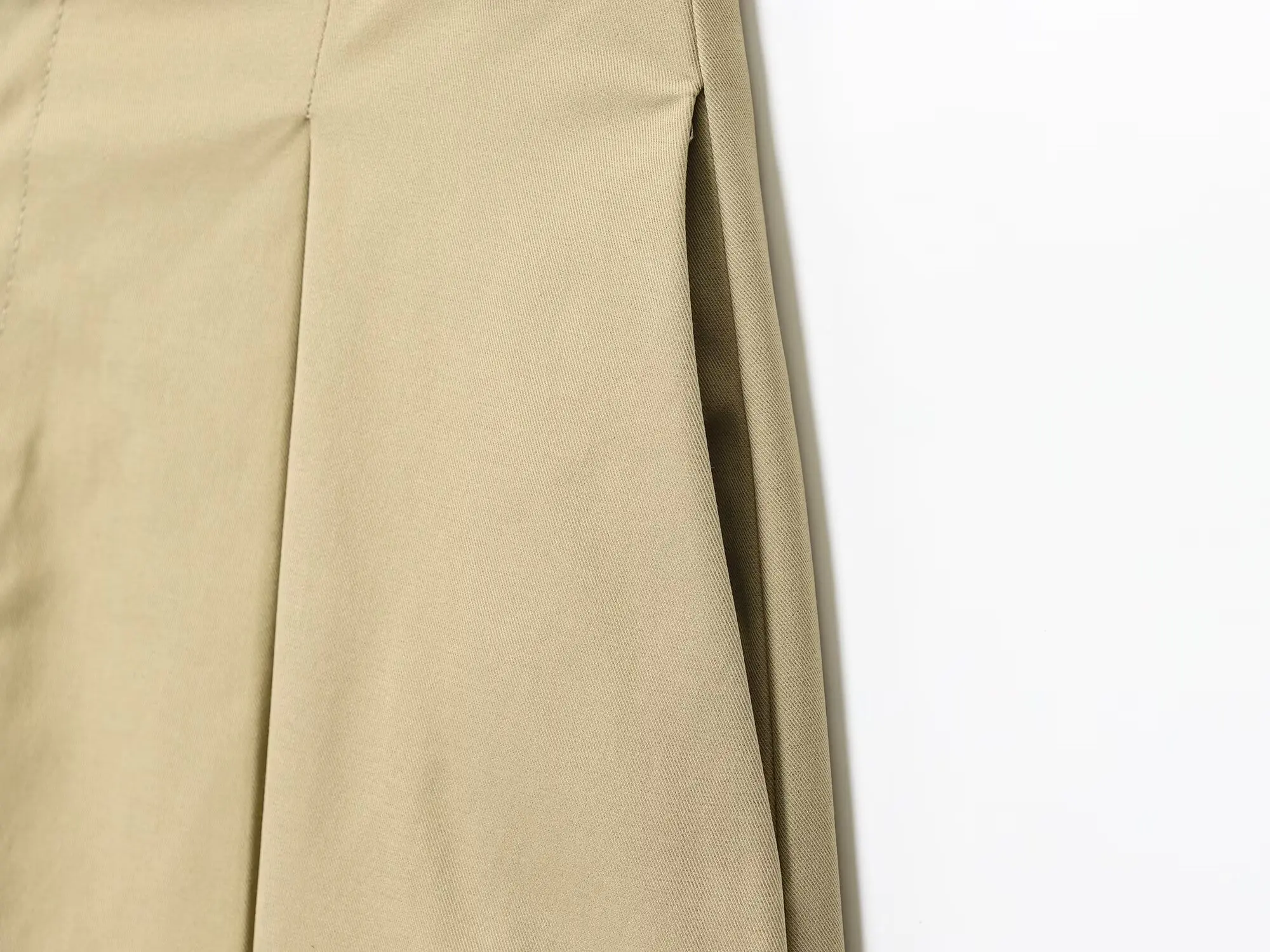 KONDALA Trendy High Street Trenchcoat Shorts Set Damen Pendler Gürtel Trenchcoat, Falten Shorts 2026 Frühling Casual Urlaub Set – Detail 21