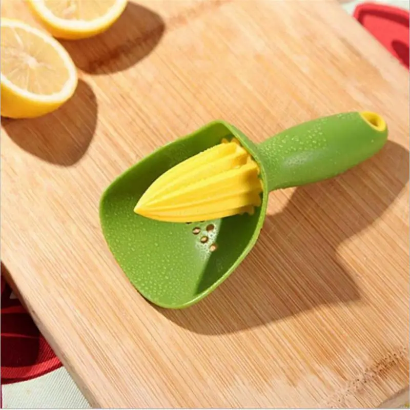 Manual Plastic Citrus Reamer Hand-held Orange Lemon Squeezers Portable Fruit Press