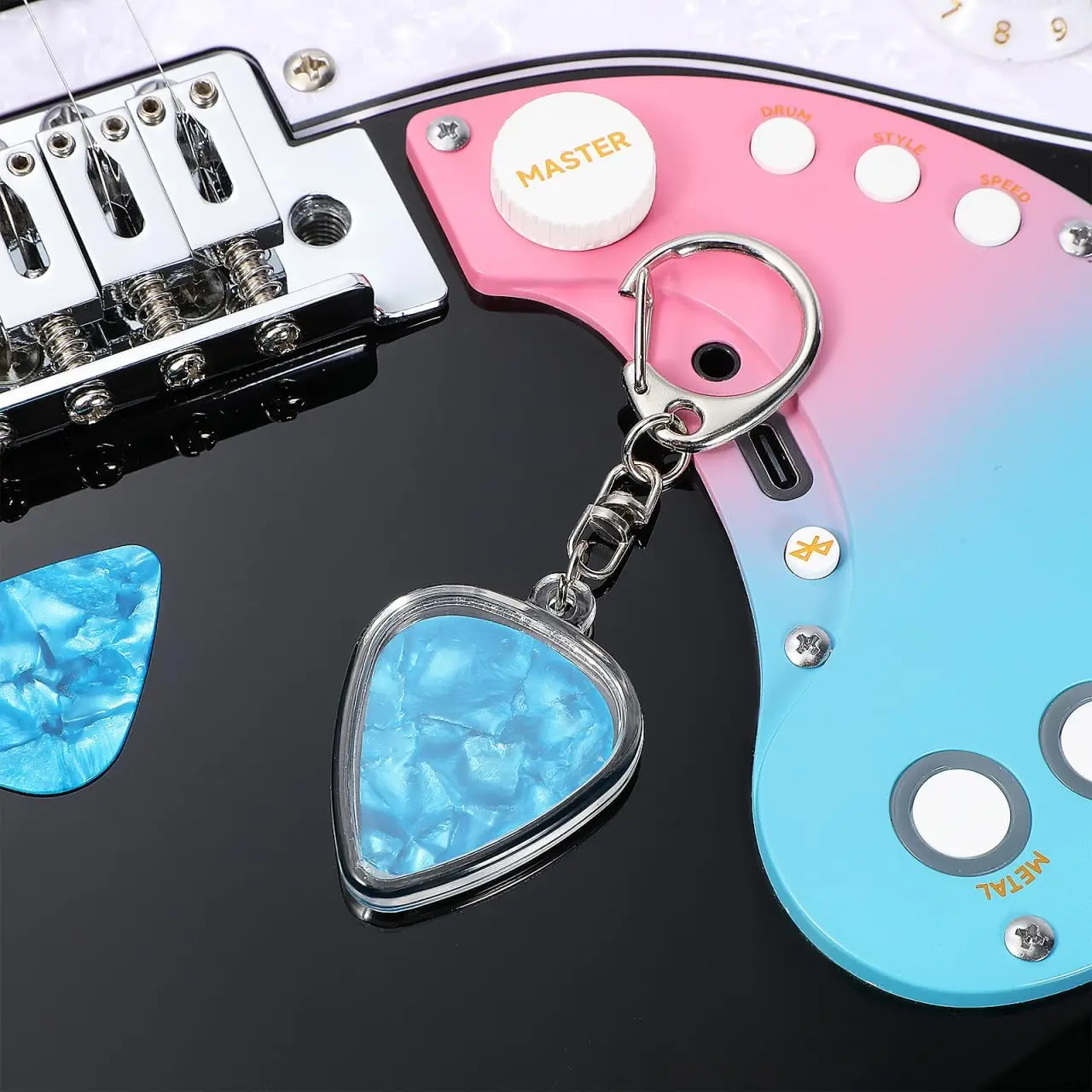1pc Guitar Pick Holder Keychain - Heart-Shaped with Secure Lid, Durable Acrylic Guitar Pick Organizer for Musicians,Music Lovers