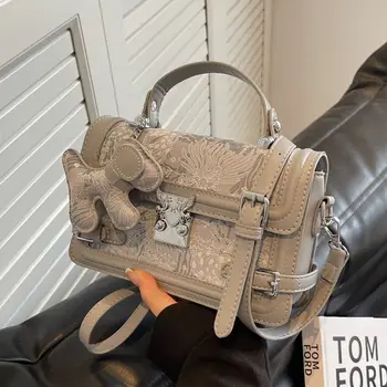 Elegante borsa a tracolla in rilievo Borsa sotto le ascelle quadrata con fibbia in metallo Borsa a tracolla squisita