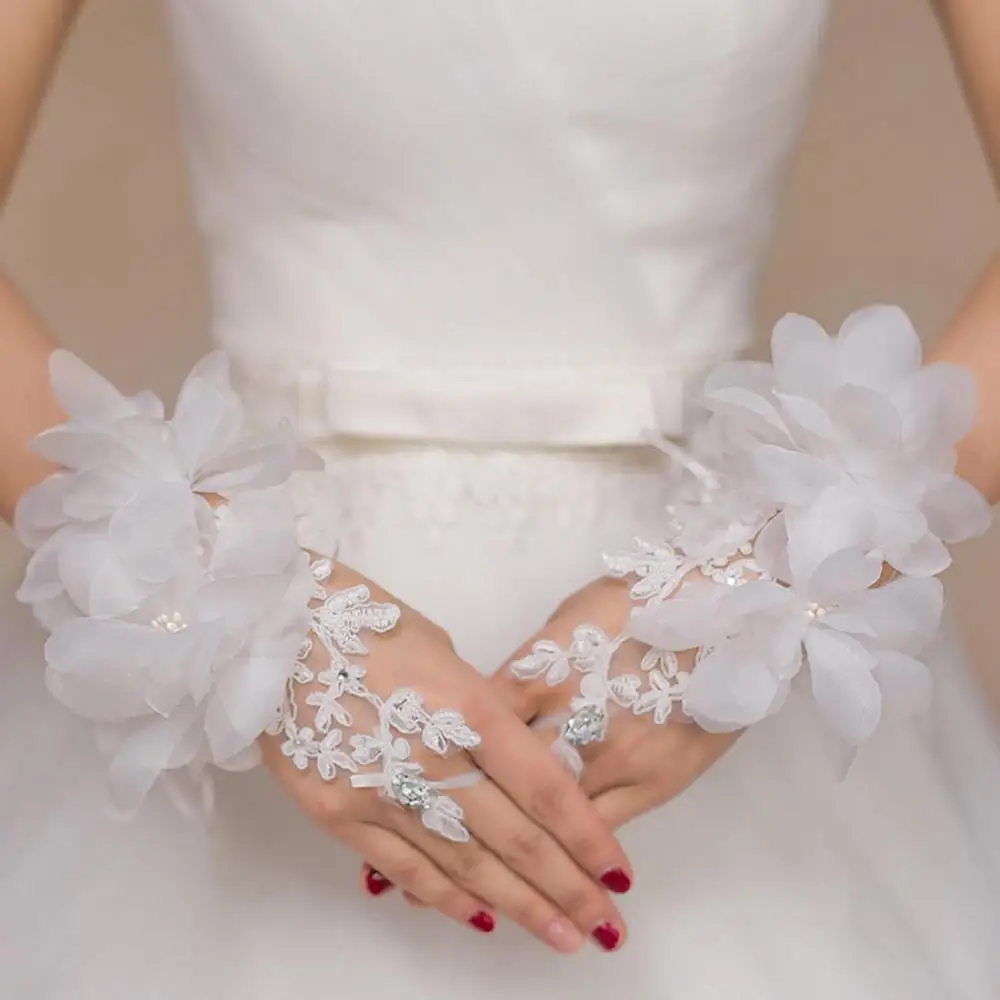 

2019 Hot Sale High Quality White Short Paragraph Elegant Rhinestone Bridal Wedding Gloves Wedding accessories