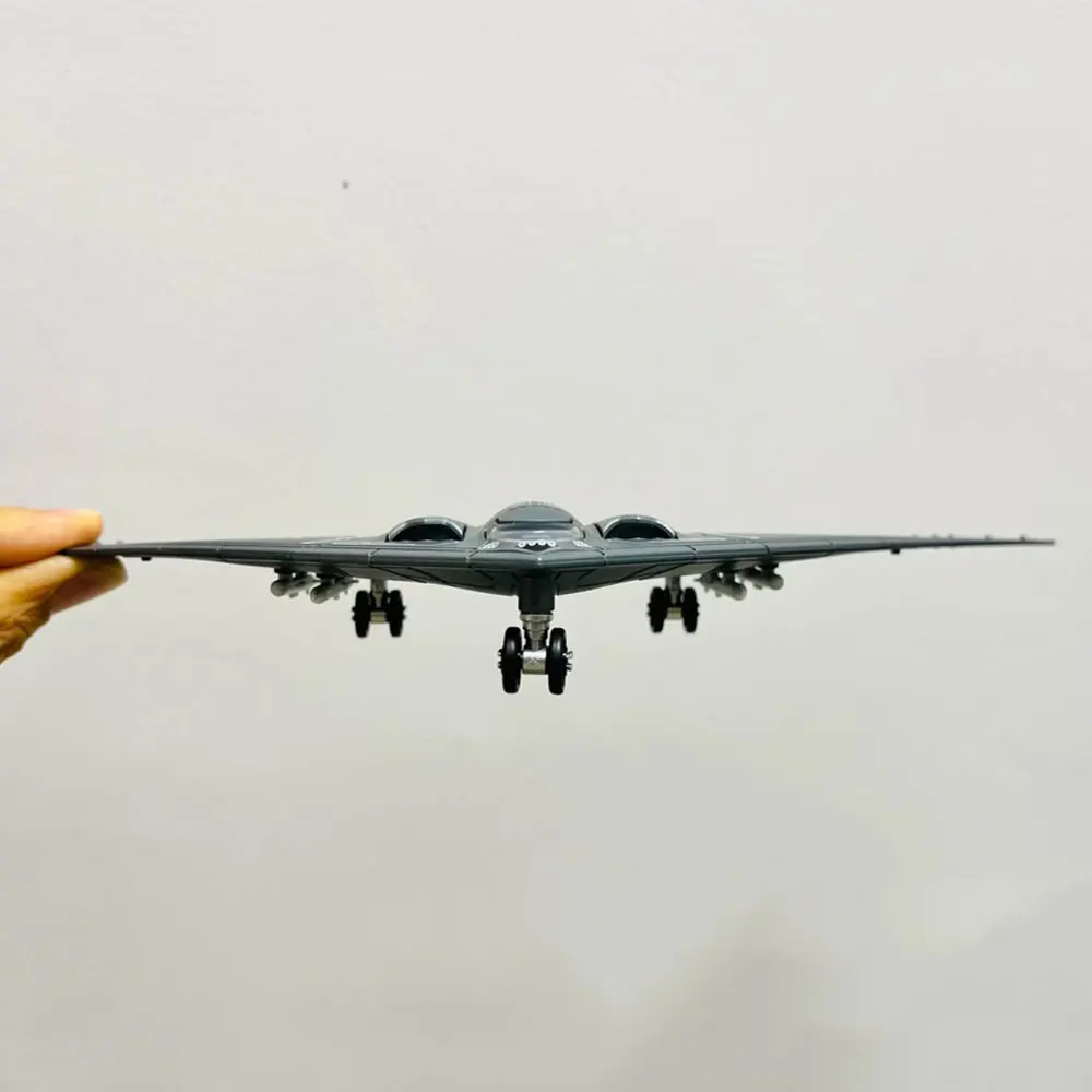 1/200スケール アメリカ空軍 B2 スピリット ステルス爆撃機 ABSダイ