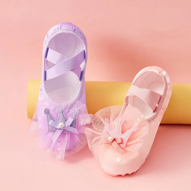 

Детская танцевальная обувь с мягкой подошвой, тренировочные атласные балетные туфли с цветочным кружевом и кошачьими когтями для девочек, обувь принцессы для гимнастики в помещении