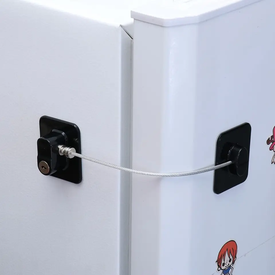 Oruiiju Set di 2 Serrature Sicurezza Bimbi, Blocca Cassetti e Armadi con 2 Chiavi, Sicurezza Casa Bimbi con Forte Adesivo o Fissaggio a Vite per Frigo, Cassettiere, Porte e Finestre-Nero