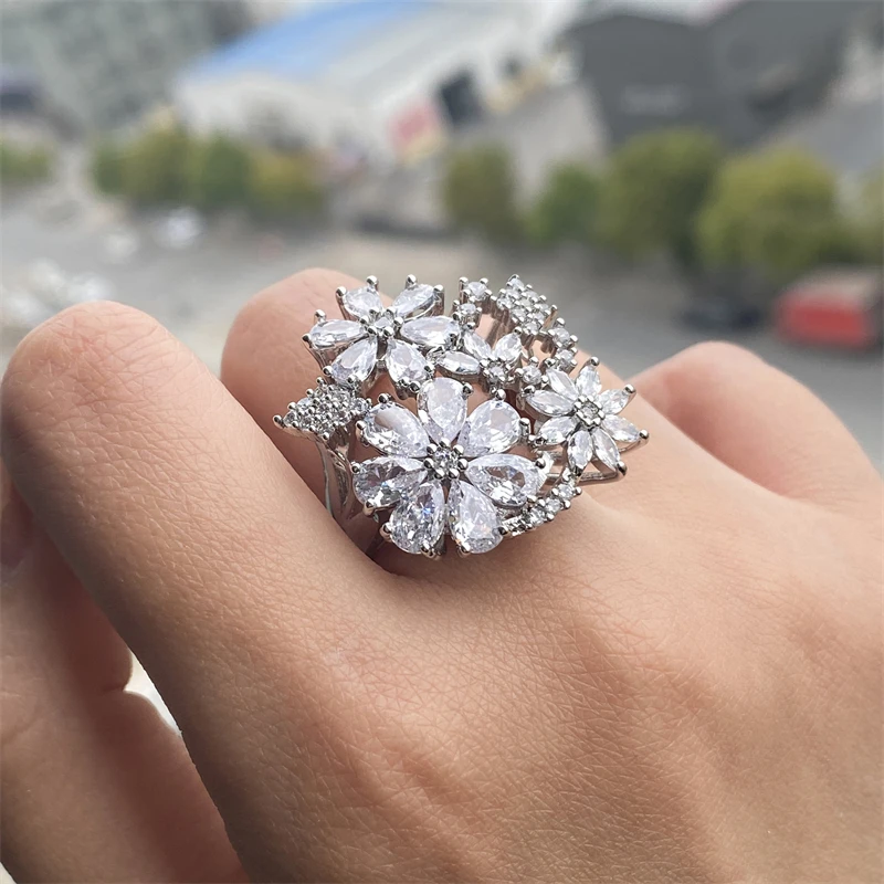 Orecchini A Perno Fiore Con Zirconia - Donna - Eleganti, Colorati, Ipoallergenici - Idea Regalo