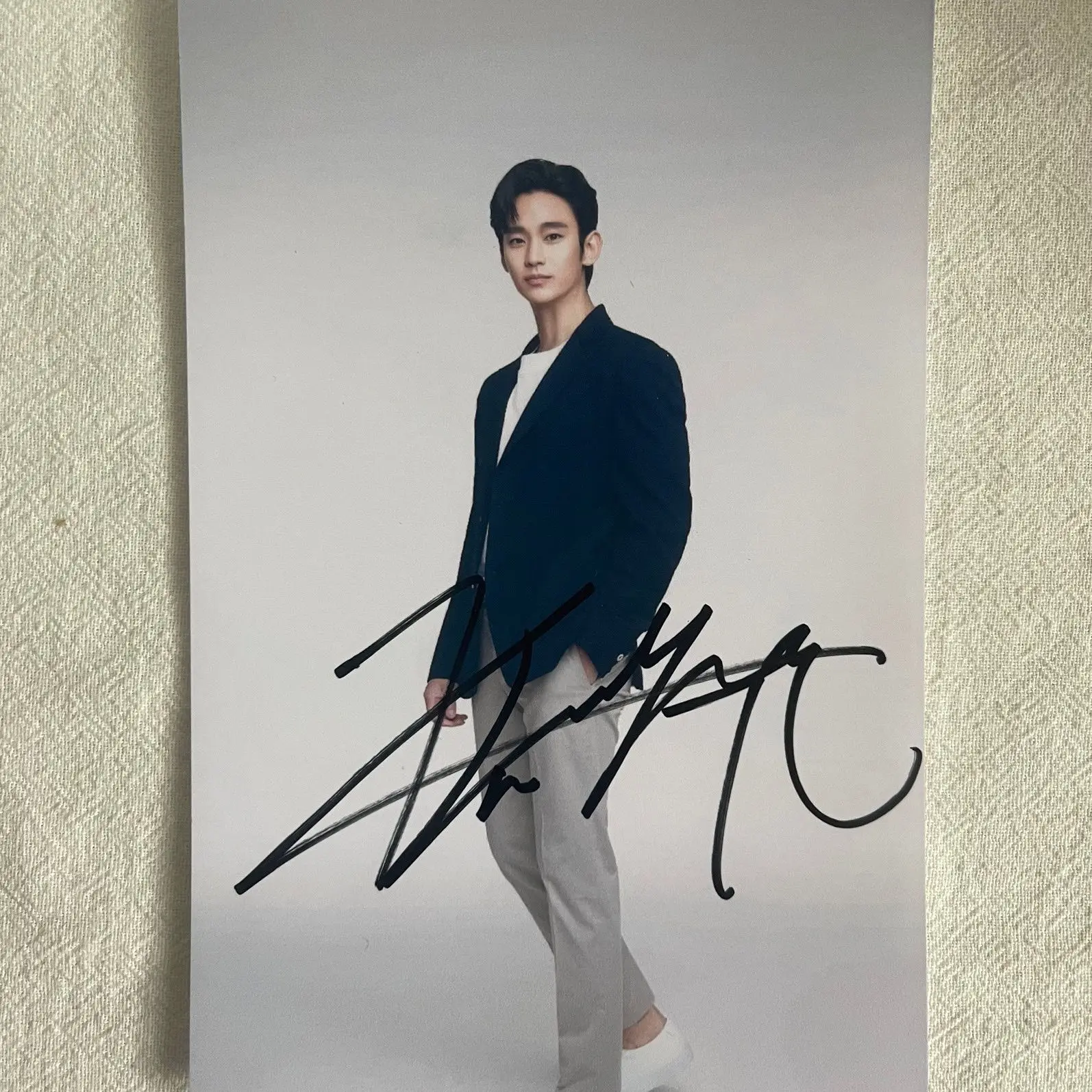 Soo-hyun Kim Su-hyun Signature Photo Hand Signed Photo Fans