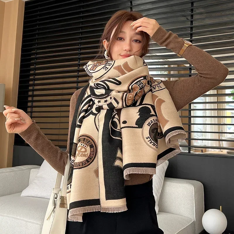 

Fashion brand new autumn and winter neck vintage British College style cashmere scarf for women warm and thick shawl