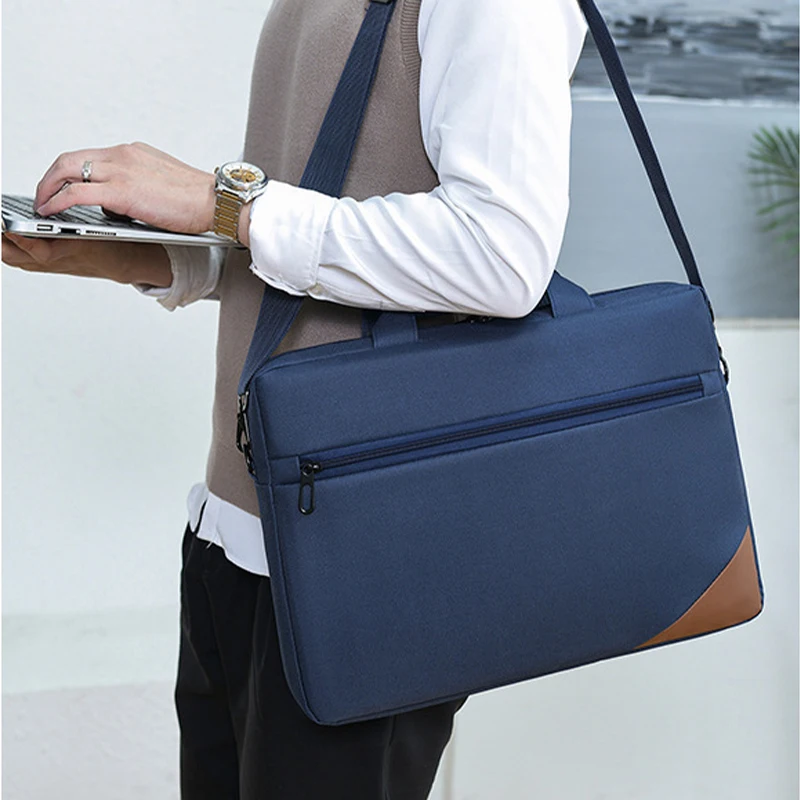 Рисунок 3 - Легкая сумка для ноутбука