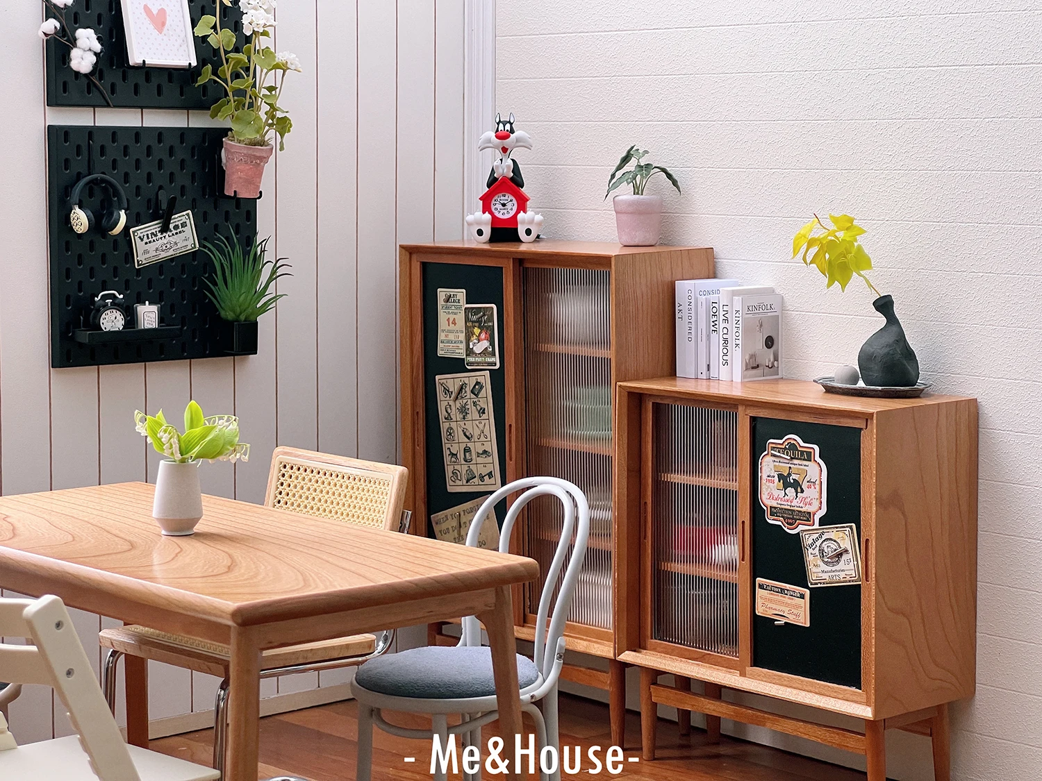 1/6 bjd ob11 miniature dollhouse furniture Mini model Red Cherry Wood Locker/Magnetic Blackboard Cabinet 5