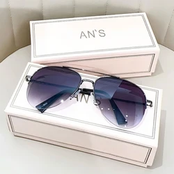 Men's Stylish Gradient Pilot Sunglasses - Large Frame with Anti - Reflective Lenses (Gun Double Gray)