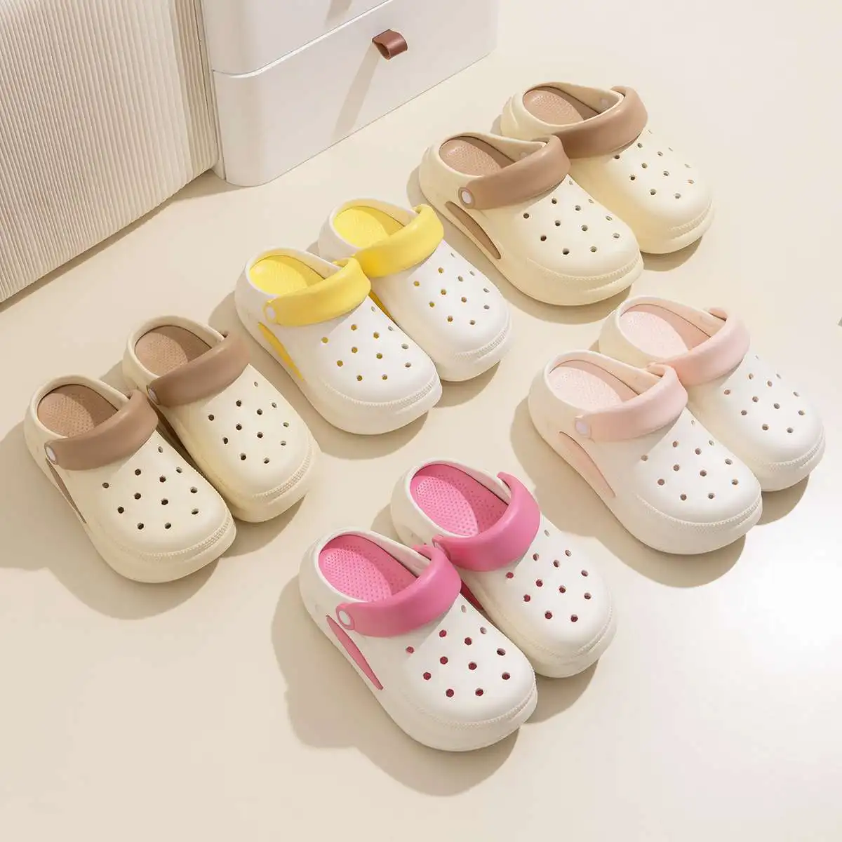 2024 Summer New EVA Thick Sole Hole Shoes Cute Cartoon High Heel Slippers Casual Soft Sole Anti slip Women's Garden Shoes