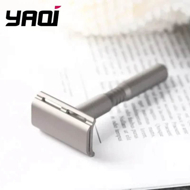 YAQI 고스트 티타늄 경량 안전 면도기 - 저자극성 약 57g 0.7mm 간격 전문가용 남성 정밀 면도기