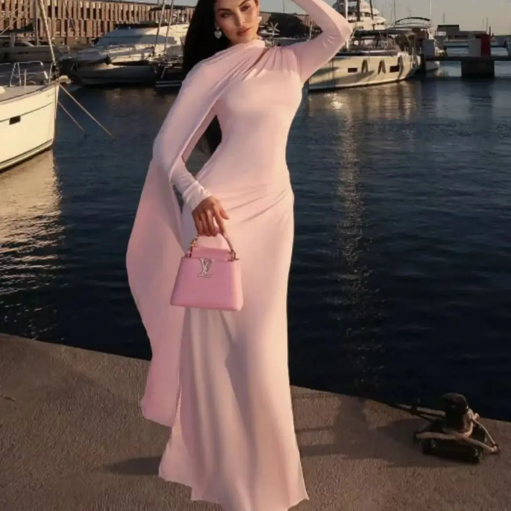 فستان نسائي