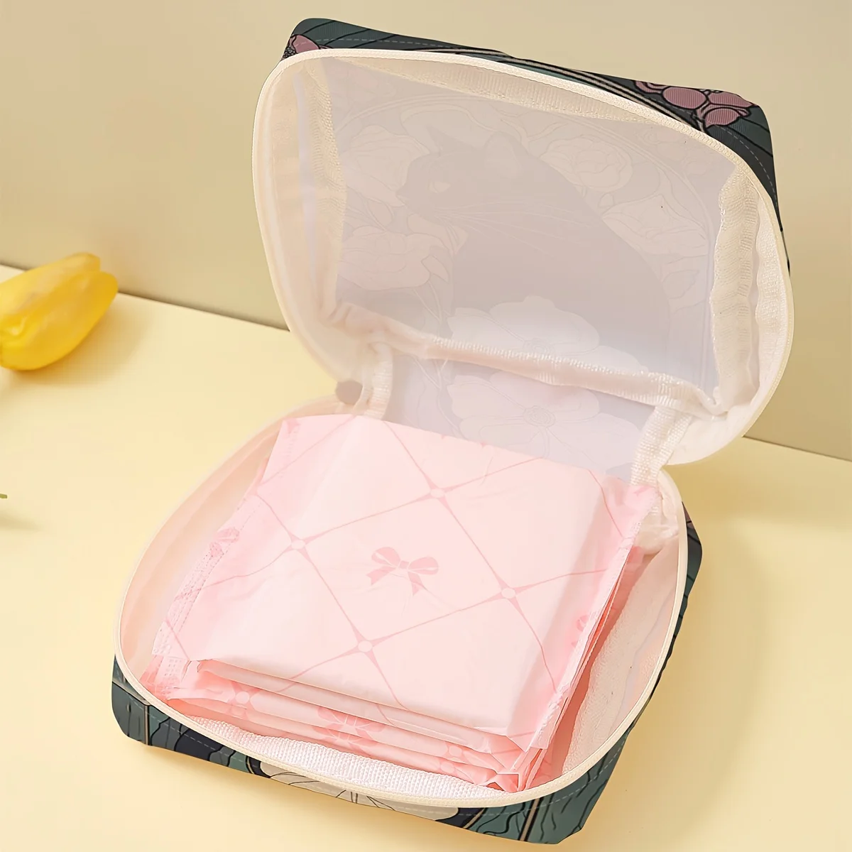 1 pc Cat pattern printed sanitary napkin storage bag, women's lightweight tissue bag, sanitary tissue bag 4