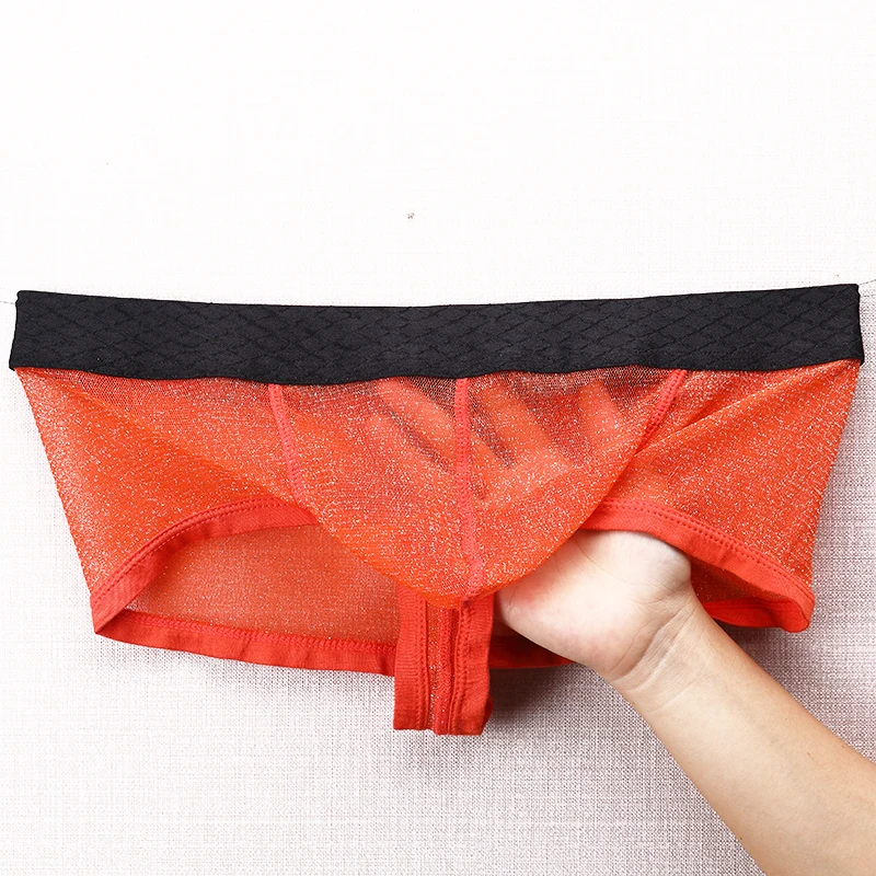 Waarom mode al jarenlang flirt met porno: We kunnen zelfs niet meer spreken van een trend, het is een blijver
