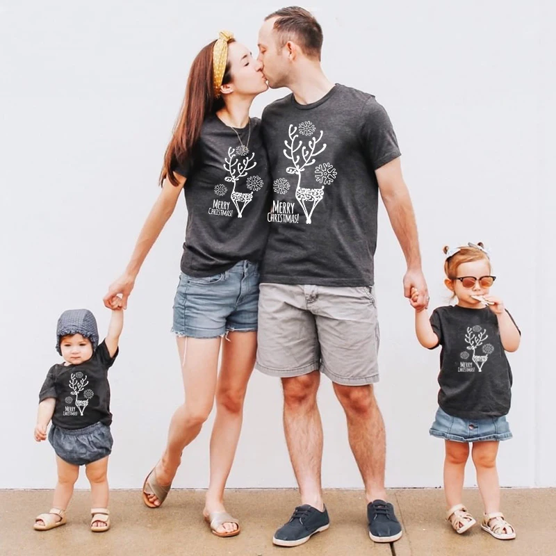thumbnail image 5 of Pijamas navideños de manga corta para la familia 2024, con estampado de alce navideño para madre e hijo, conjuntos familiares a juego, ropa para padre e hijo, 5 of 5
