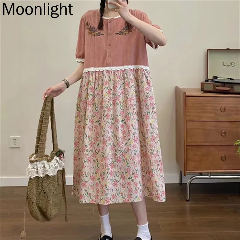 

Платье женское хлопково-льняное средней длины с цветочной вышивкой