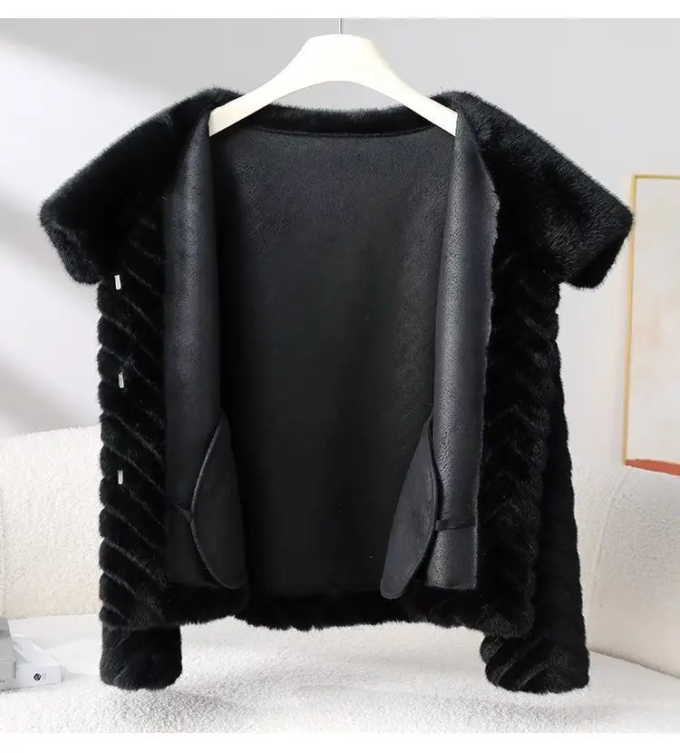 Popular high-end Hepburn style short Coat for women's Winter 2026 new Mink coat Ladies Fur Jackets Fox Fur Car Strip Mink Jacket