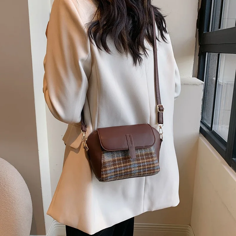 Retro Crossbody Bag Female Winter New Niche Design Trend Fashion Shoulder Bag Simple Fashion Female Messenger Shoulder Bag