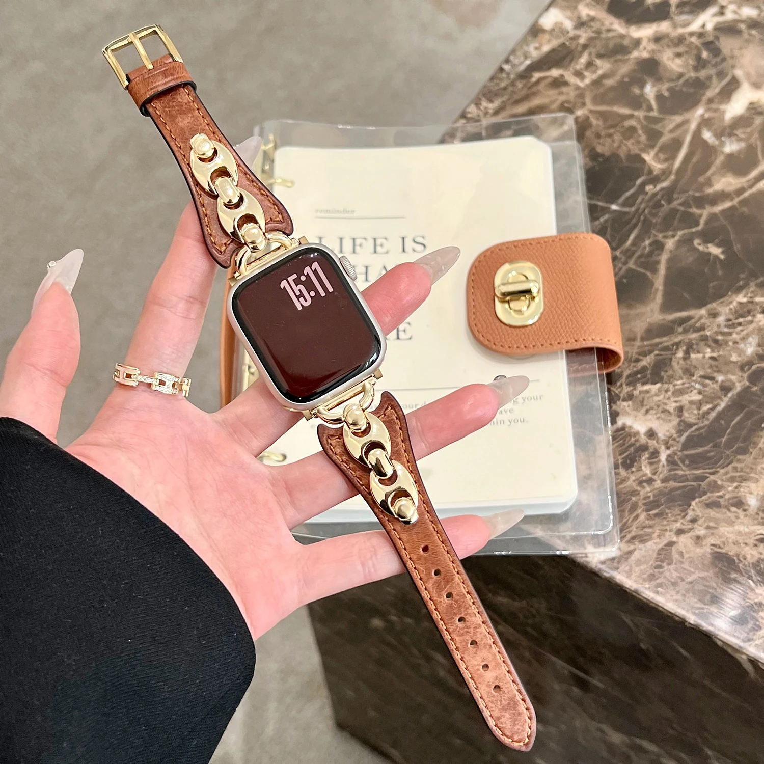 Premium Leather Watch Strap - Elegant and Fashionable Accessory