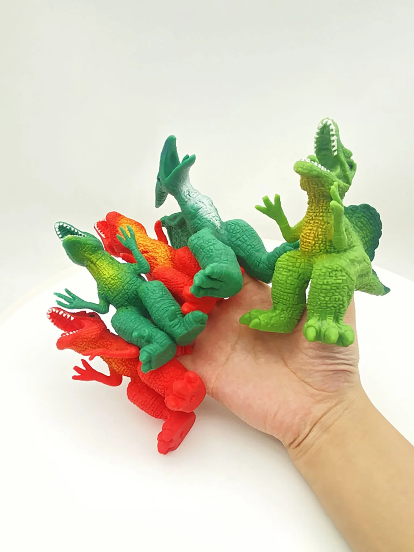 1pc-Finger biting simulation dinosaur Jurassic fun doll toy accessory model movable Christmas, Halloween, Thanksgiving gift