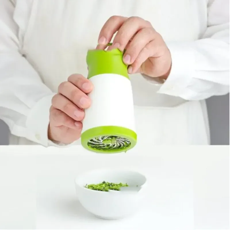 1pc Spice Grinder Garlic Grinder Stainless Steel Pepper Parsley Chopper Spice Seasoning Kitchen Gadgets