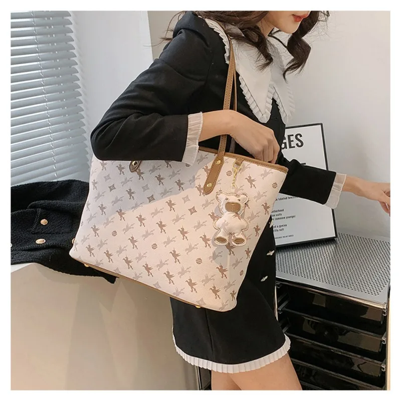 2023 Fashion Trend  Women's Bags High-Quality Shoulder Bags Large-Capacity Commuting Tote Bags Fashionable Simple Underarm Bags