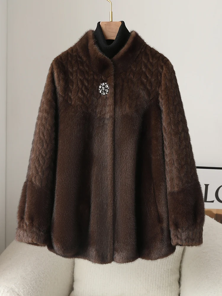 

Mom's Mink Fleece fur coat for women in autumn and winter 2023, new middle-aged and elderly gold mink fur integrated coat, short