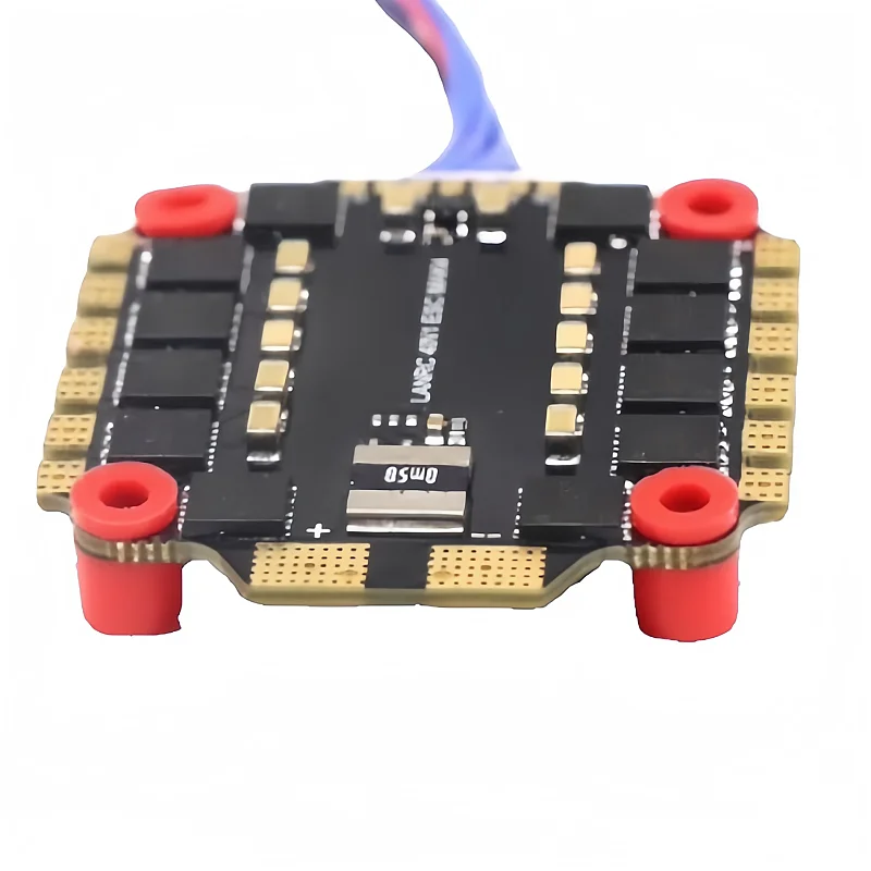 Détail du dissipateur thermique sur ESC 4-en-1 60A BLHeli_S DSHOT600 pour drone FPV.