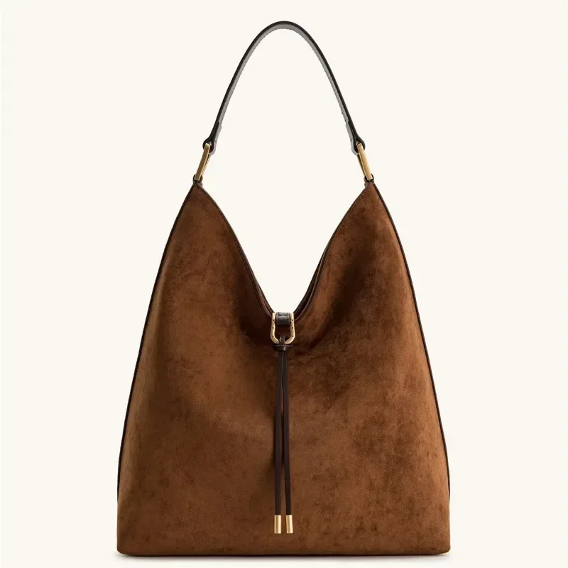 حقيبة كتف JW PEI Aria ذات سعة كبيرة من جلد الغزال...