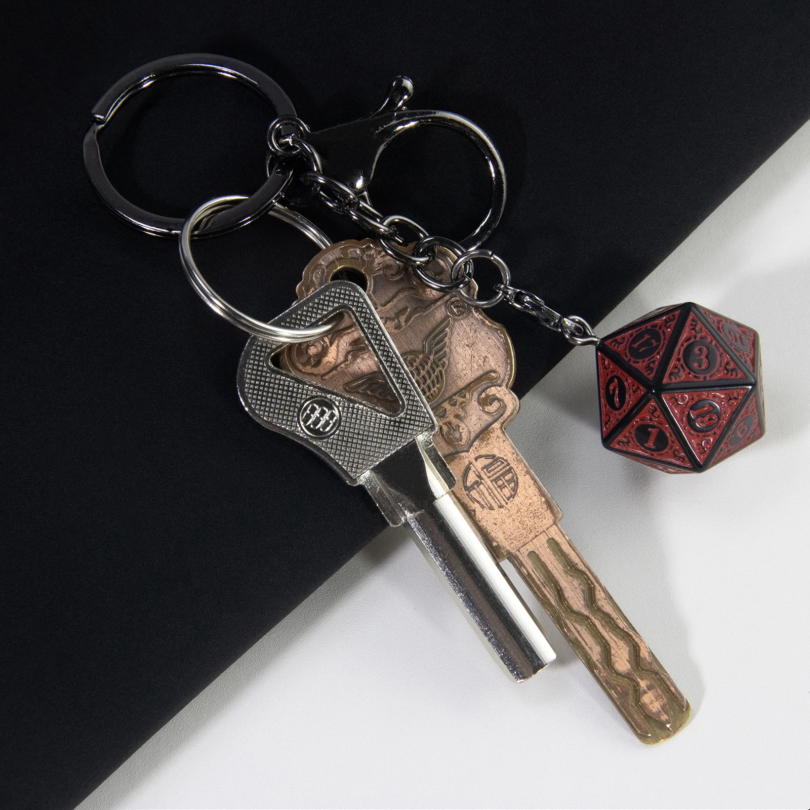 주사위 키체인 D20 DND 주사위 키체인, 주사위 펜던트 매력 키링, RPG 액세서리 선물, DND RPG 게임 애호가에게 완벽한 선물