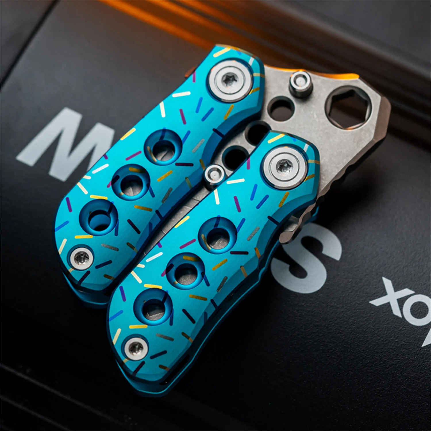 新品未使用 UNLIKELY REVERSIBLE WEP Cutter&Buck LCK00128 1/2-Zip Pullover with Custom Embroidery