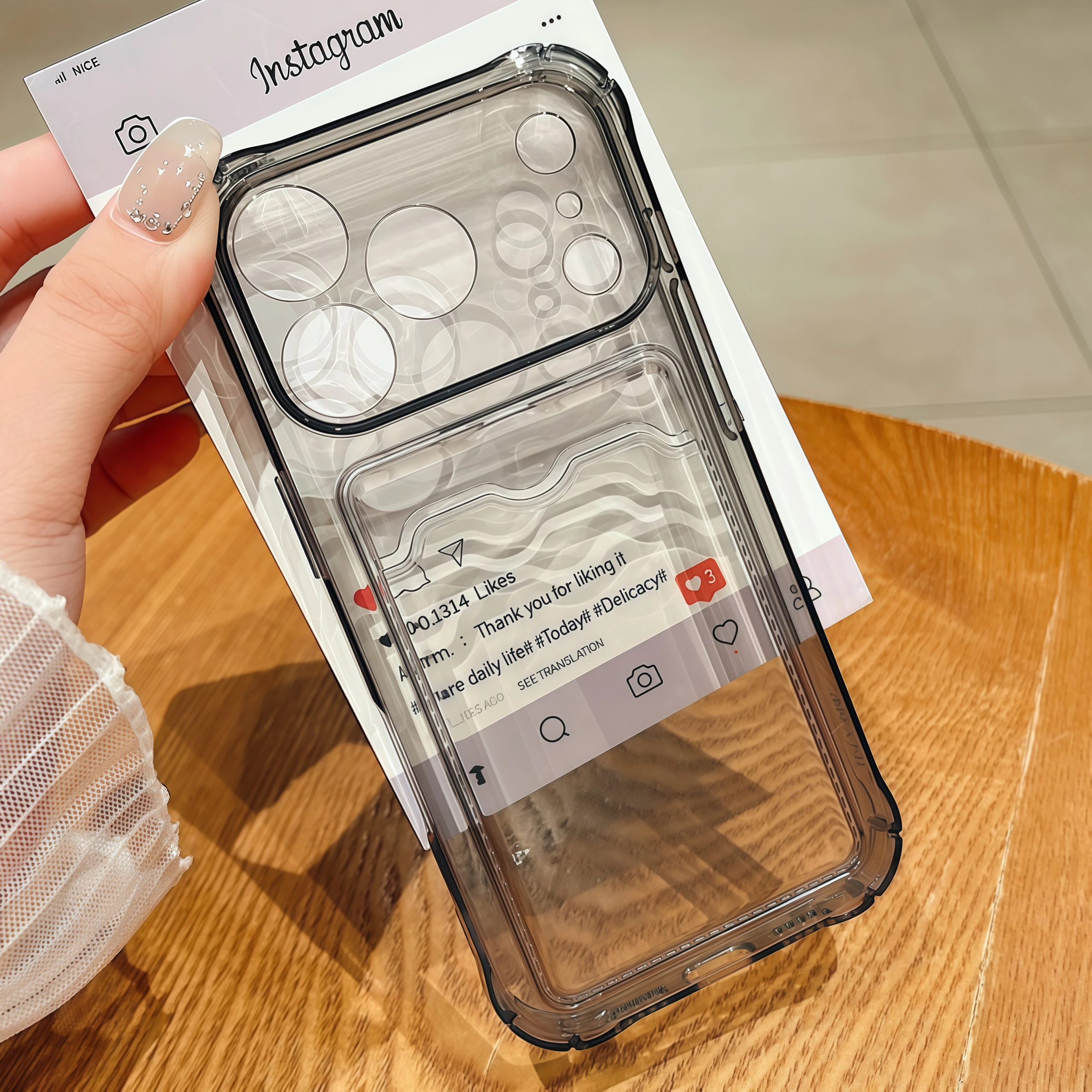 Versatile Clear Phone Case with Card Holder and Wallet功能