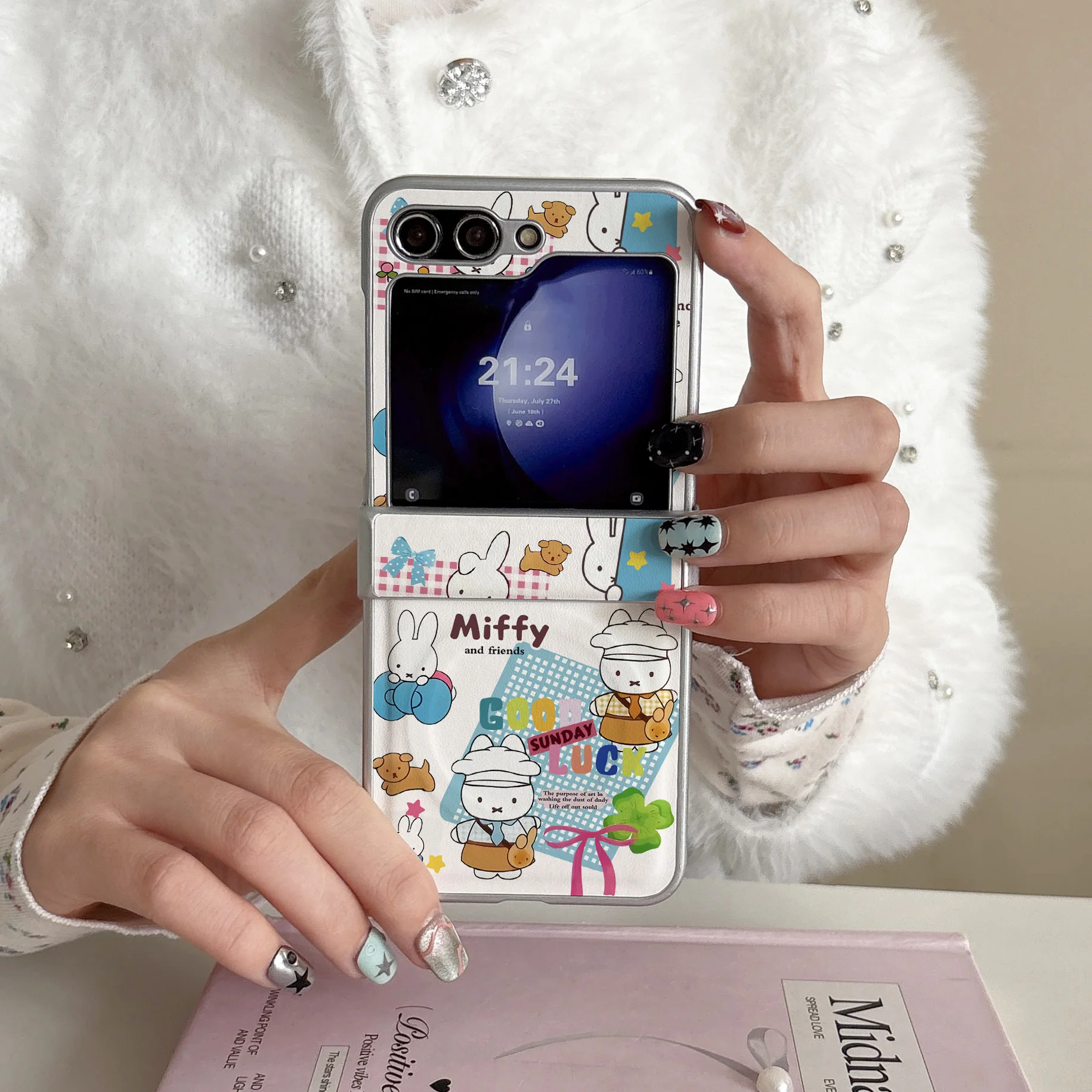 Adorable Kawaii Miffy Bunny Good Luck Print Flip Phone Case - Cute Cartoon Style Shockproof Cover